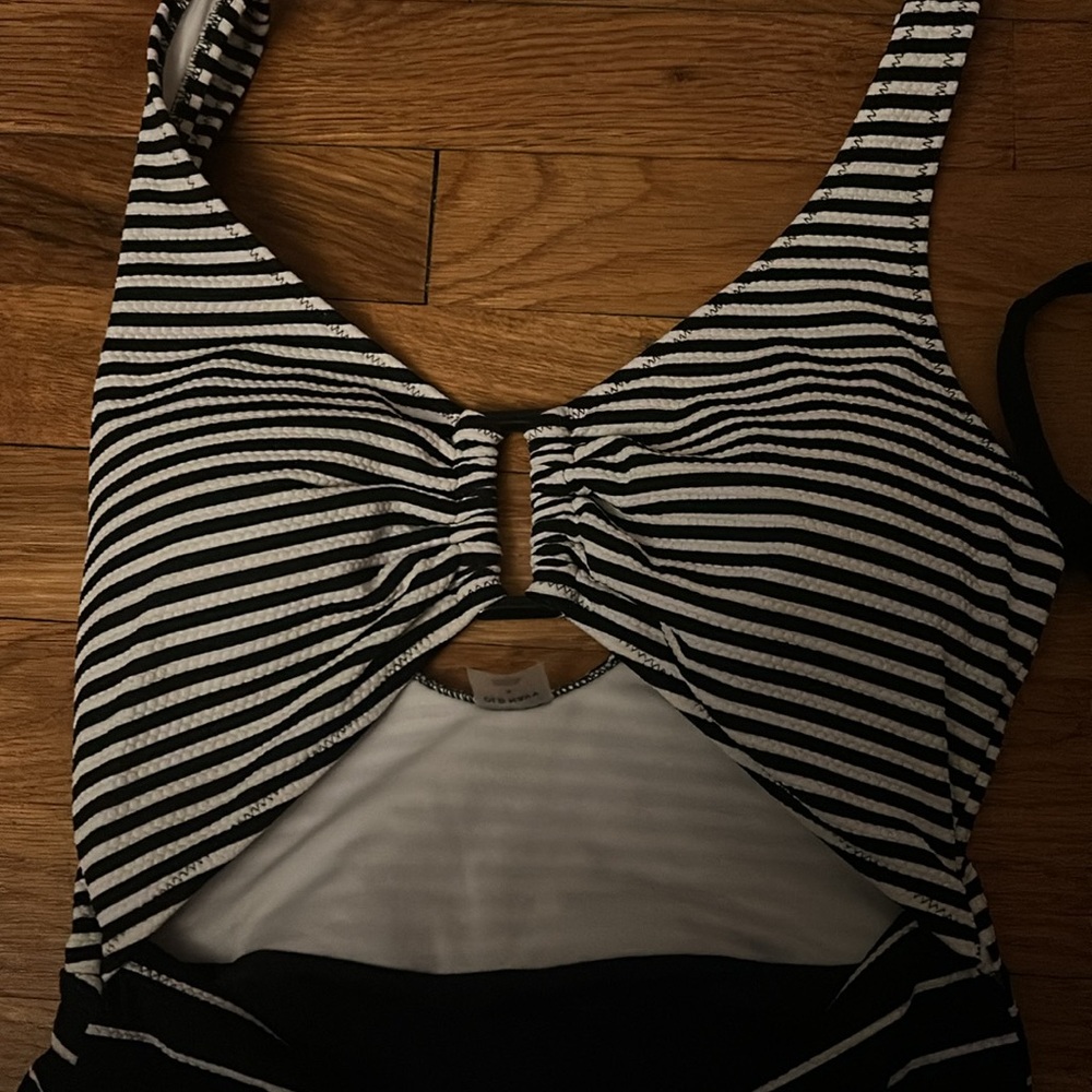 Bathing suits! - Picture 2 of 7